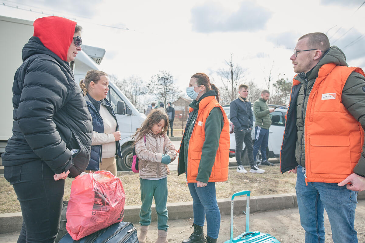 World Vision brinda respuesta en la frontera de Rumania por crisis en Ucrania
