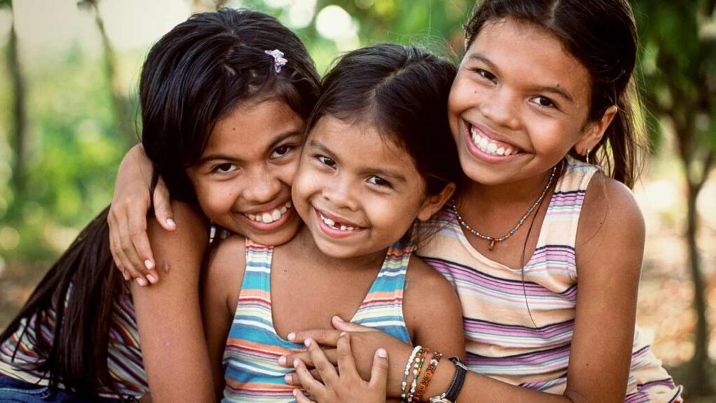 Niñas felices por World Vision América Latina